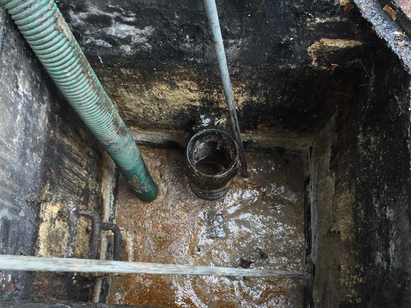 模范西路隔油池清理